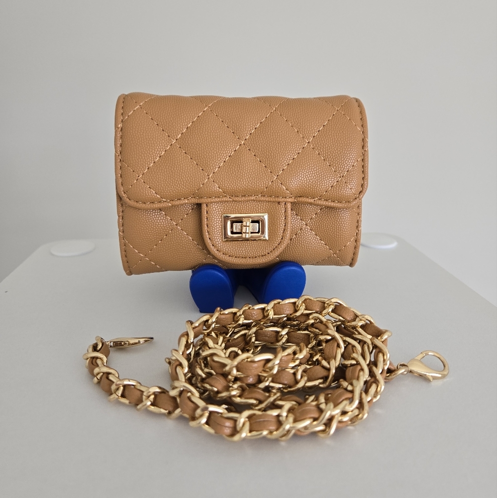 Diamond pattern wallet on chain